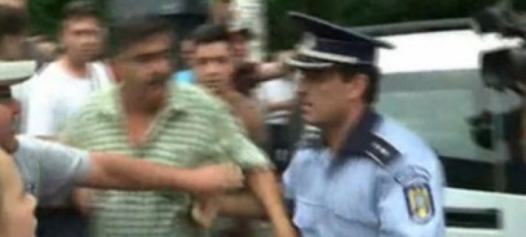 ŞPAGĂ la BAC. 100 de elevi au fost ridicaţi de la examen. Părinţii au blocat autocarul cu elevi - VIDEO